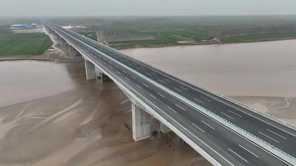 河南省道304濮阳白堽黄河公路大桥正式通车，区域交通迎来新突破