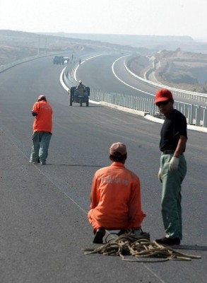 宁夏公路交通投资突破181亿元，构筑经济发展新动脉